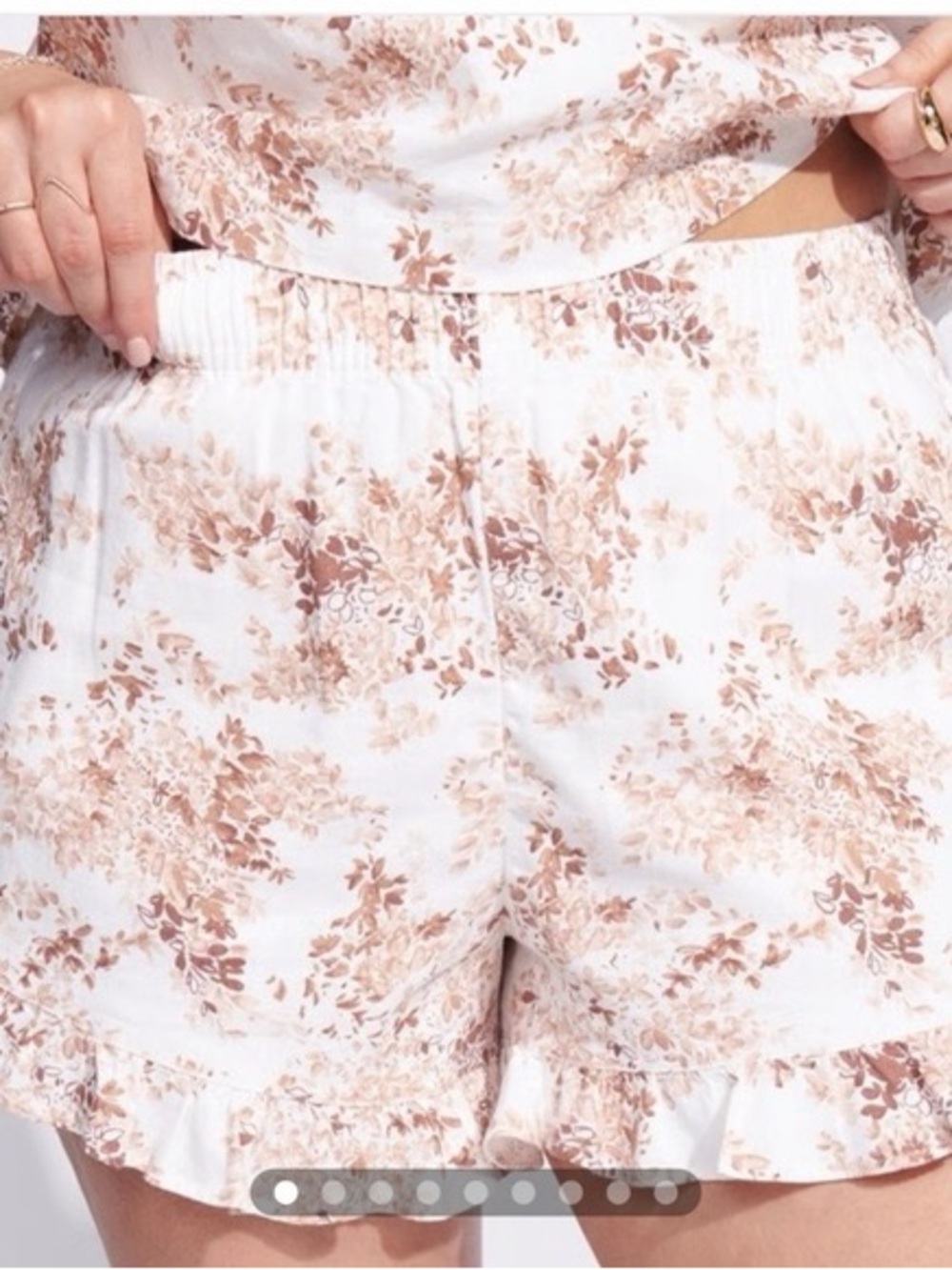 Abercrombie x Tia Booth Ruffle
Hem Floral Linen Shorts